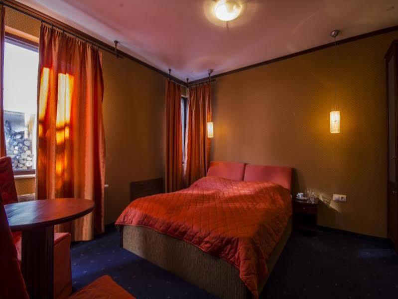 Friends Hotel 3*