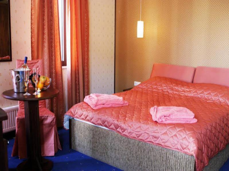 Friends Hotel 3*